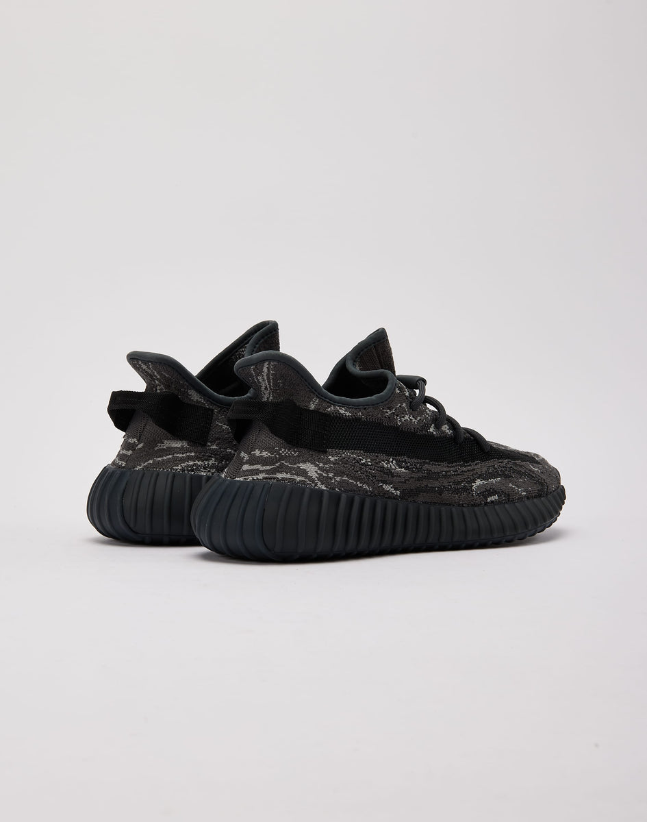 Adidas popular Yeezy 350