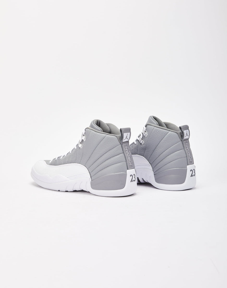 Jordan RETRO 12 Color Gris y Blanco – Zapateria Las 3 BBB