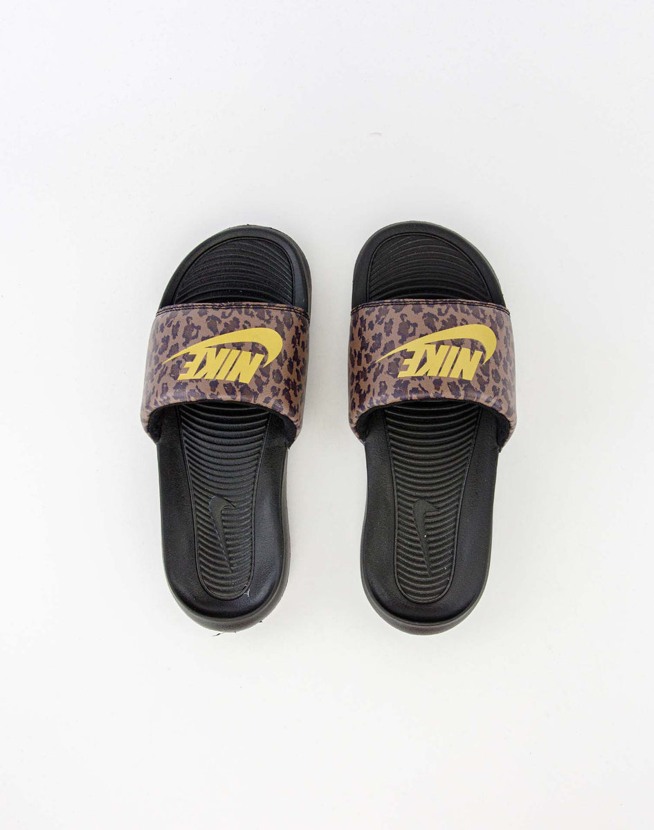 Dtlr discount nike slides