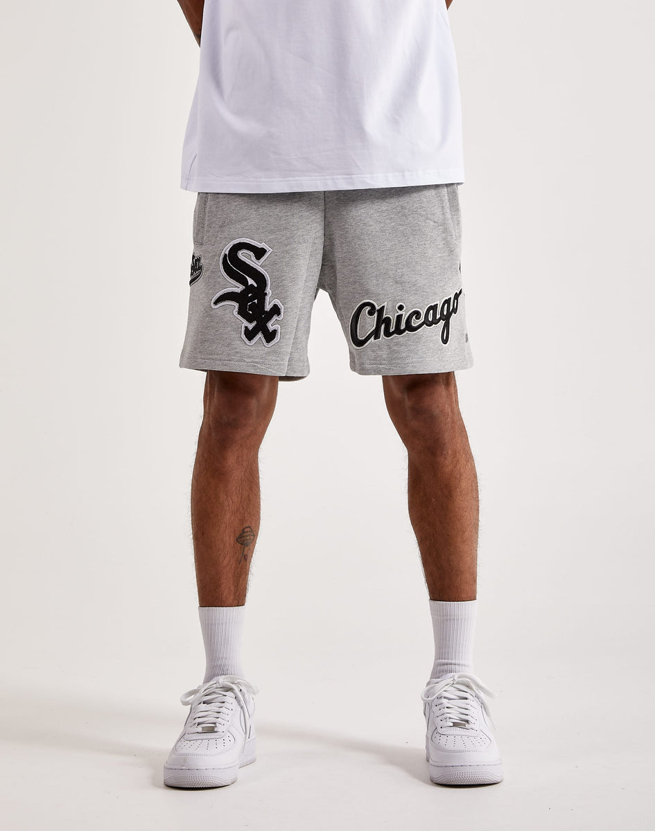 Chicago White Sox Pro Standard Logo Pullover Hoodie - White