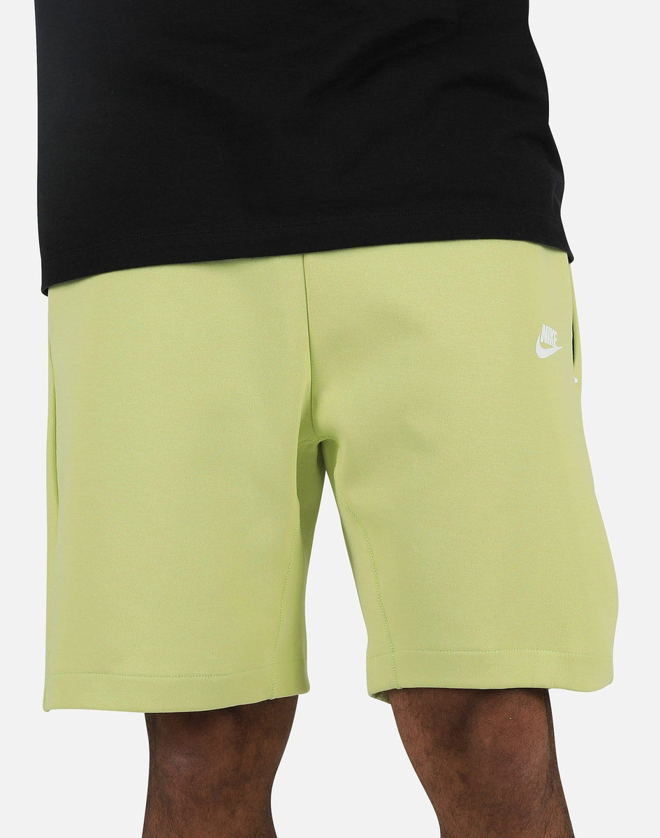 Nike tech 2024 fleece shorts yellow