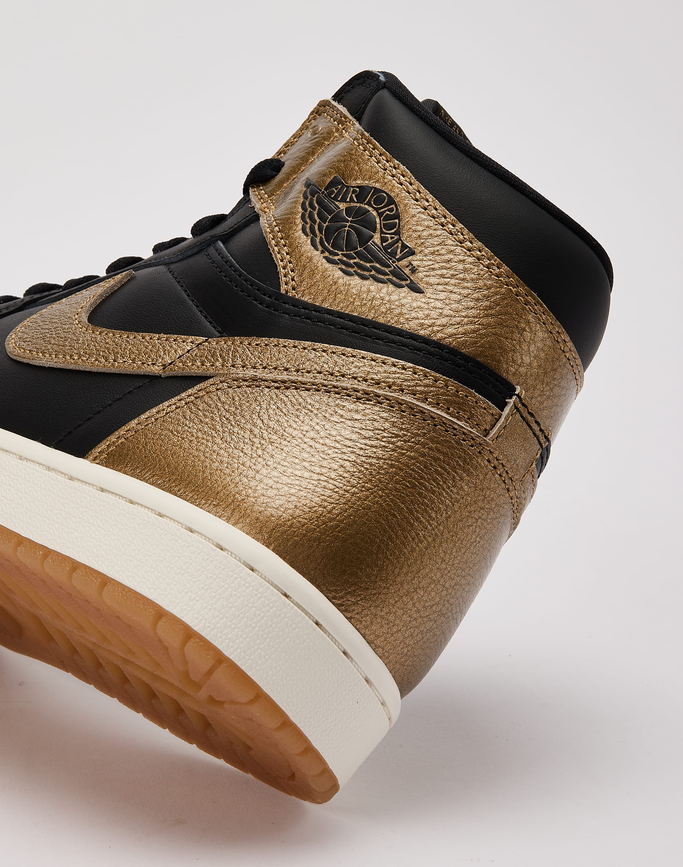 Air jordan 1 black and gold for sale deals