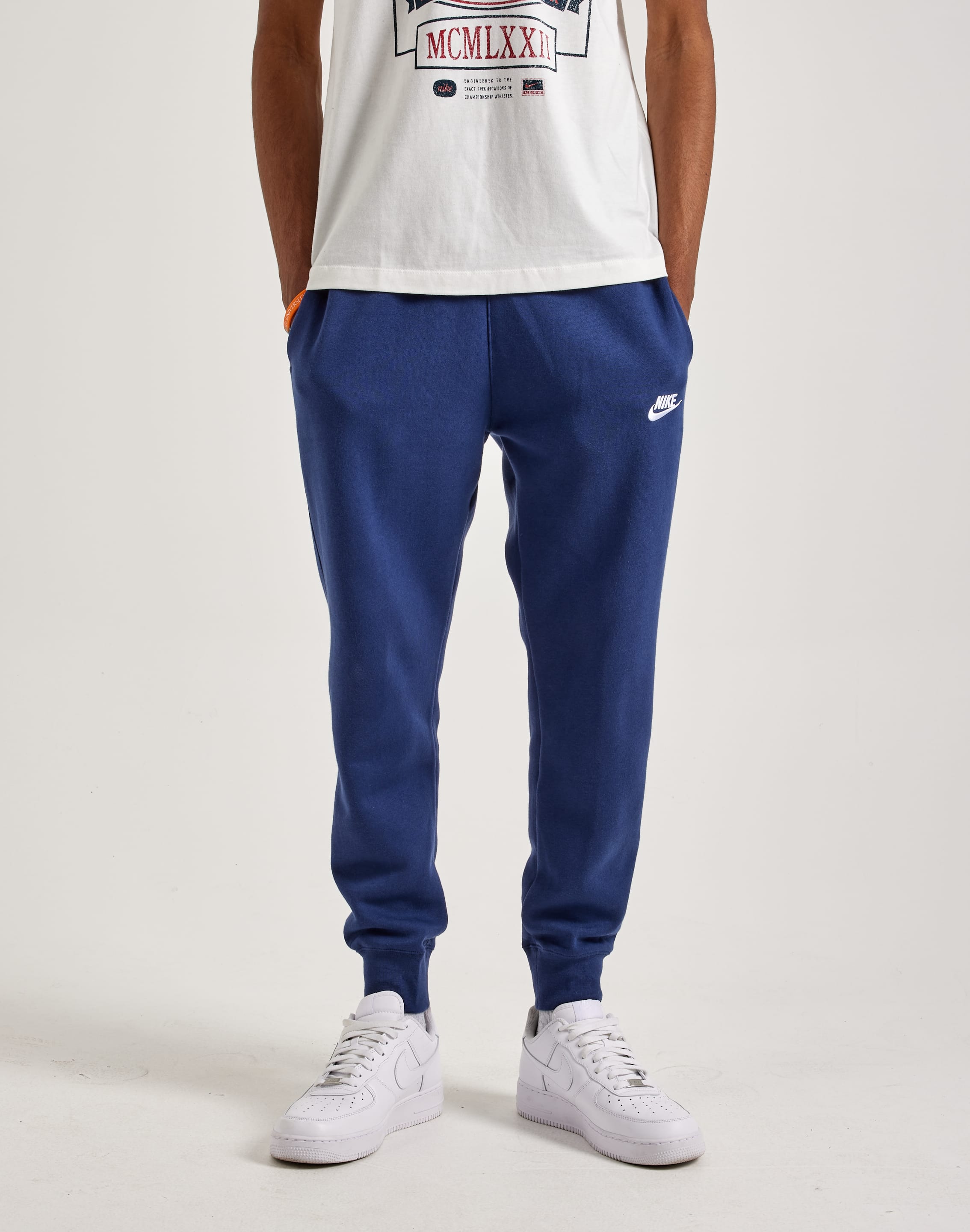 Nike club joggers navy blue sale