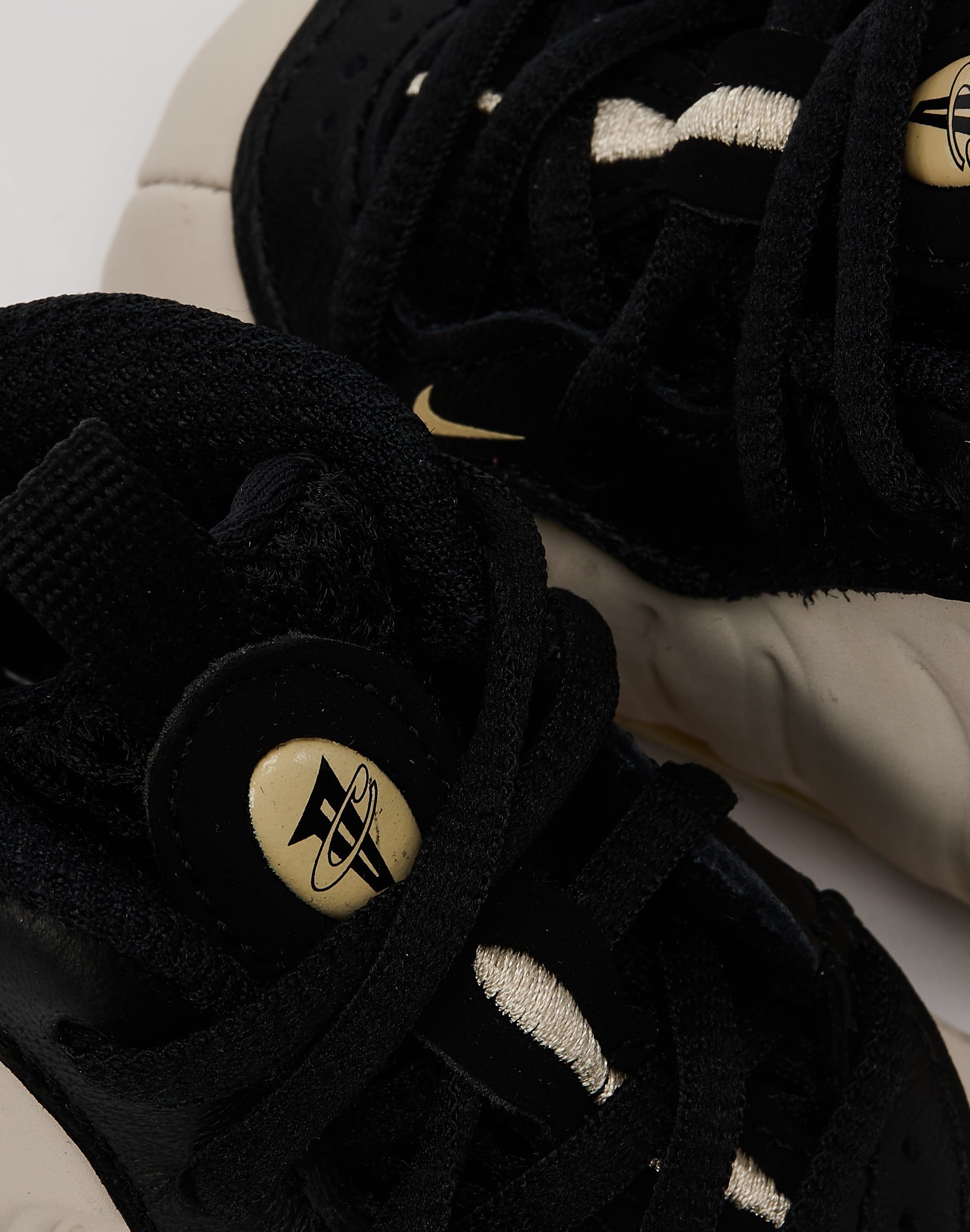 Black and gold foamposites infants best sale