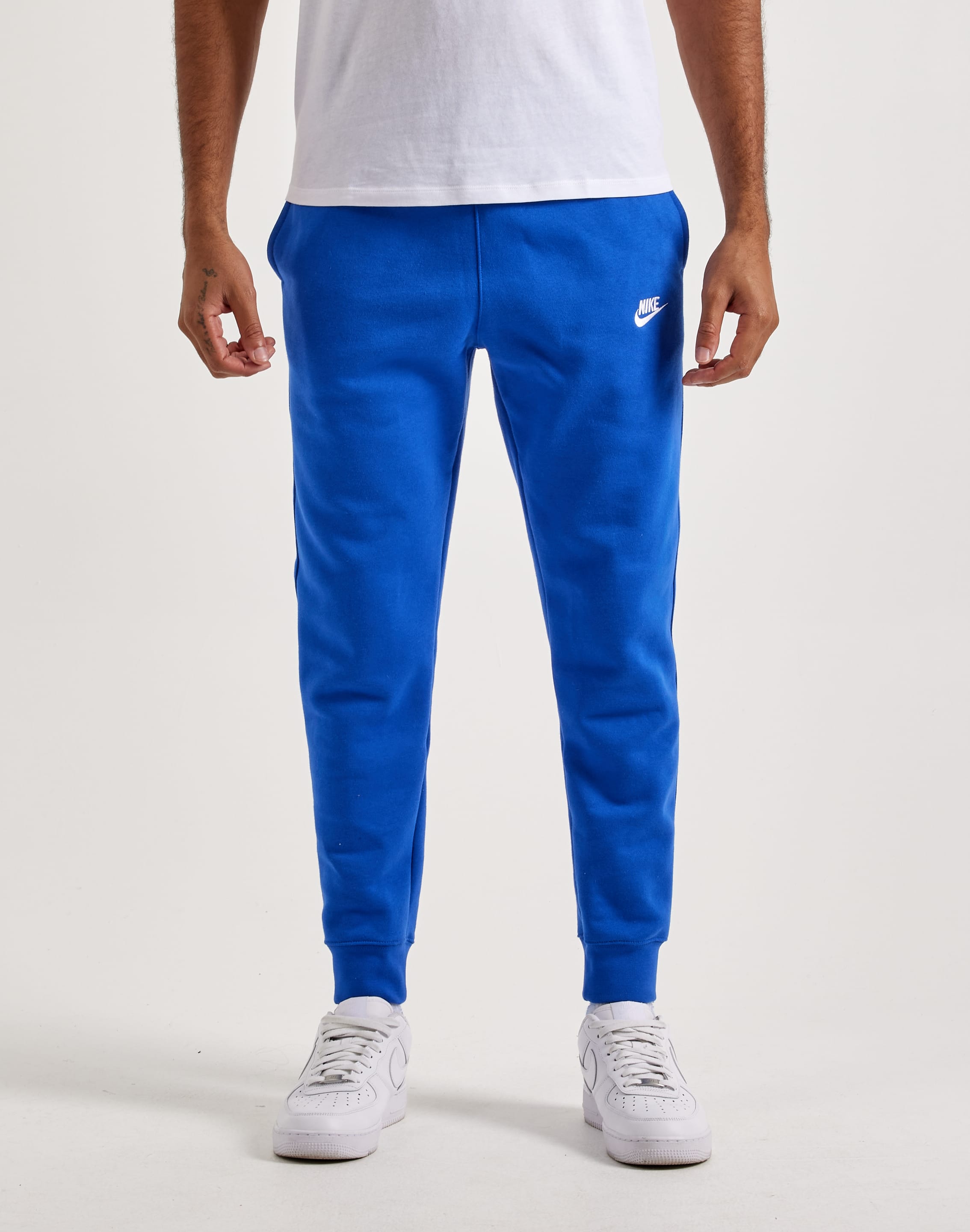 Nike club joggers blue sale