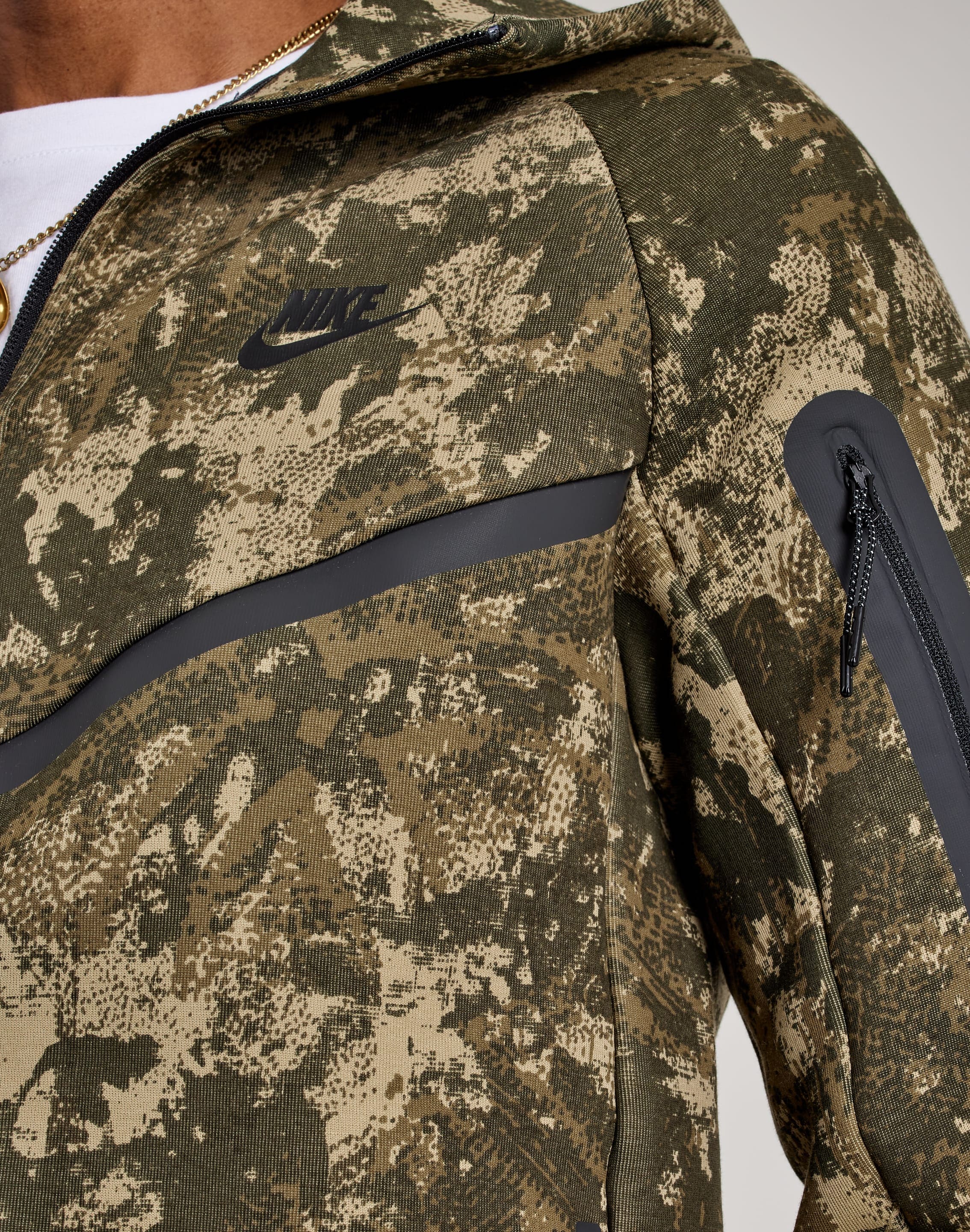 Nike tech popular fleece Camo green/brown