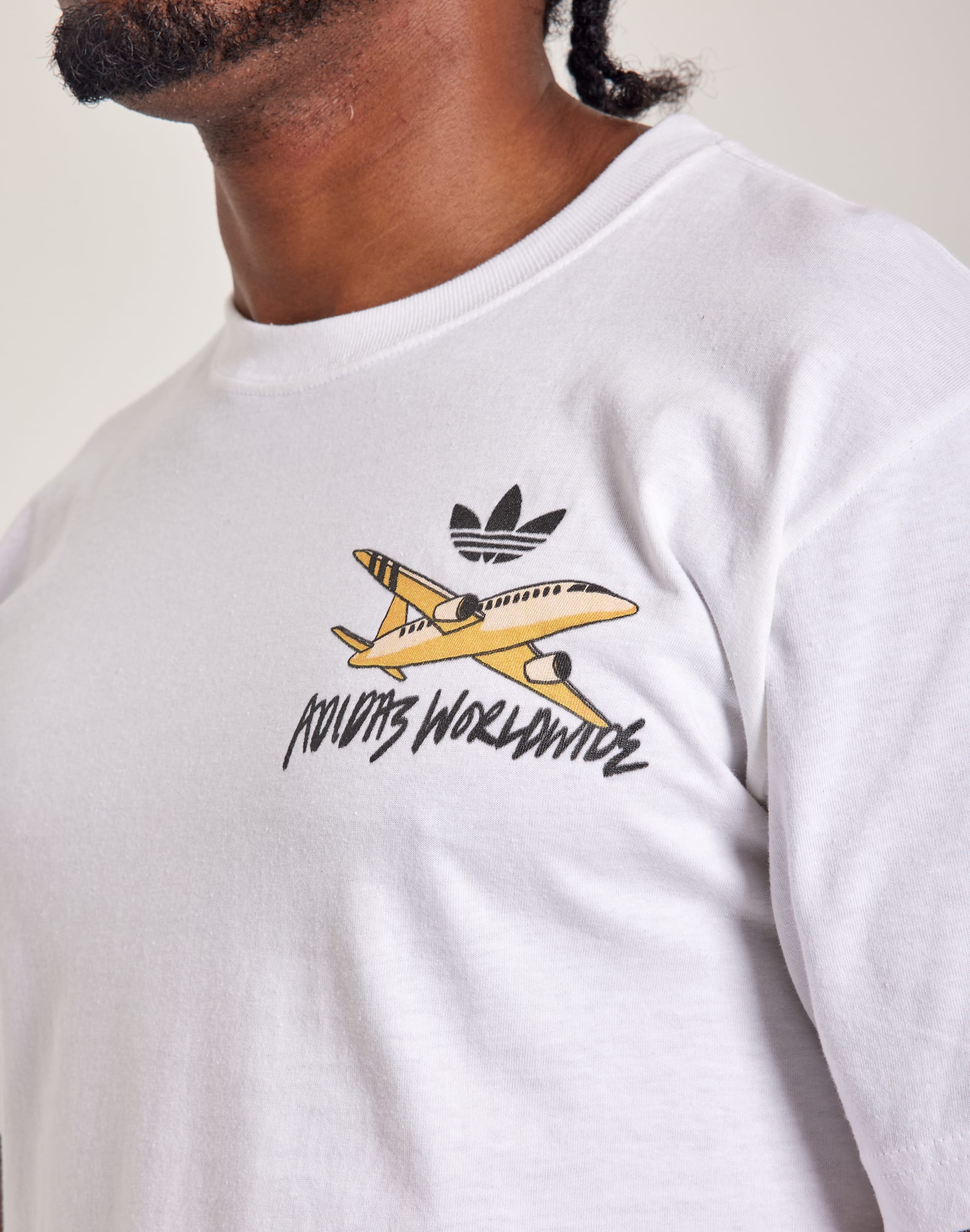 Adidas sneaker t shirt online