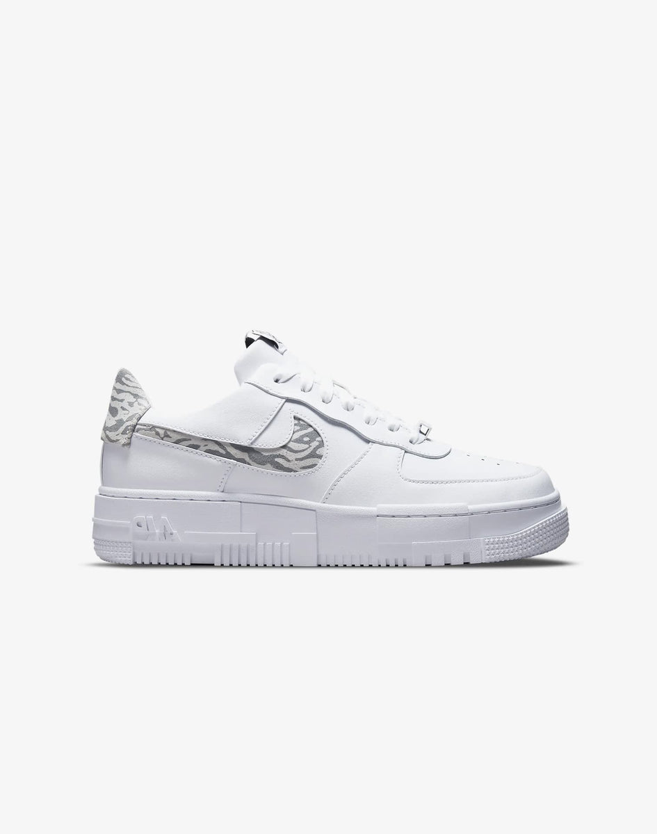 Nike WMNS AIR FORCE 1 PIXEL SE – DTLR