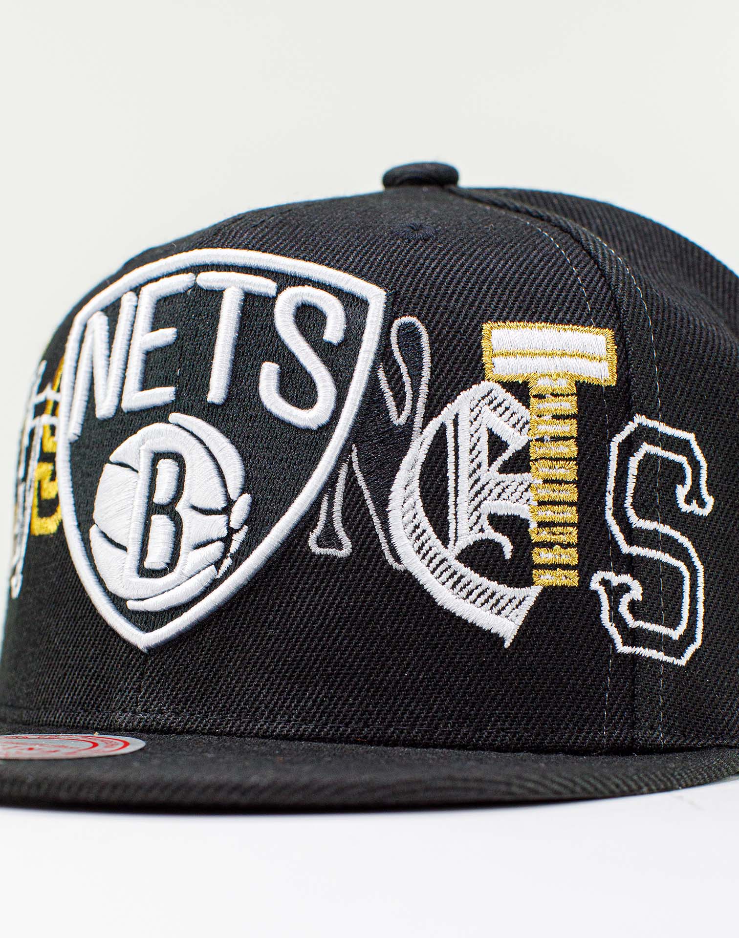 Shop Mitchell & Ness Brooklyn Nets Front Loaded Snapback  HHSS2998-BNEYYPPPBLCK black