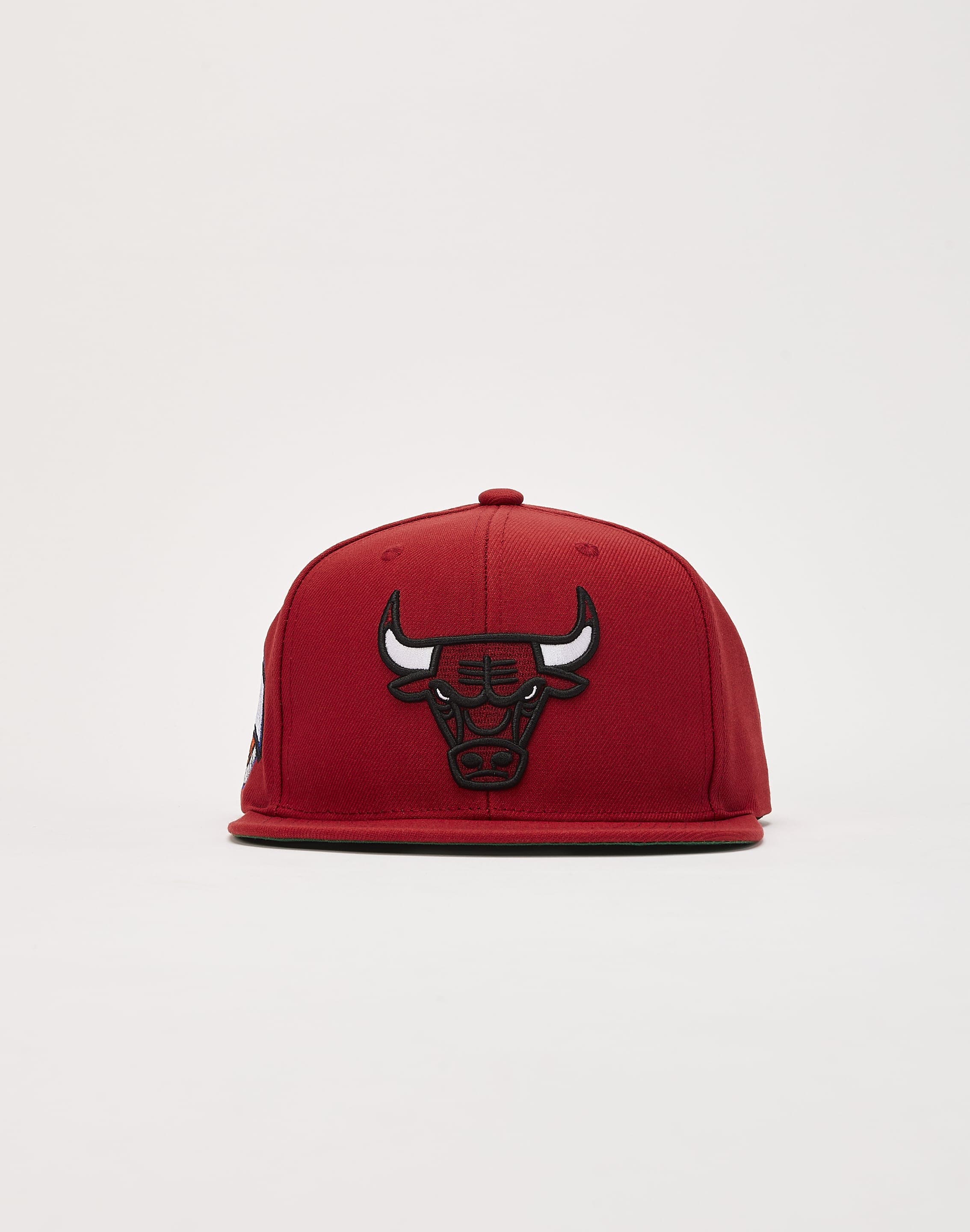 ⭐️ NEW Chicago BULLS Hat Cap SNAPBACK Mitchell & Ness Red RARE White  Bull ⭐️
