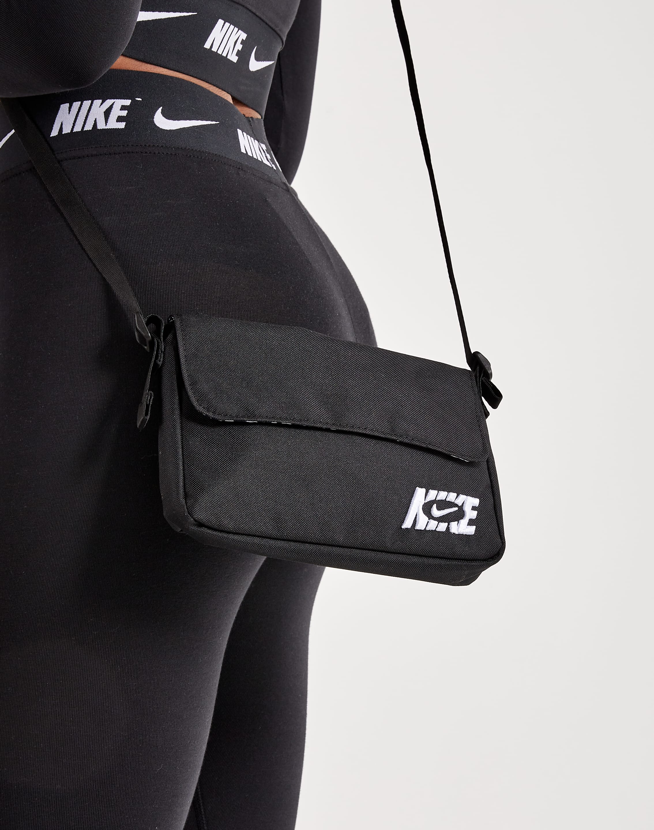 Nike Sportswear Women's Futura 365 Crossbody Bag