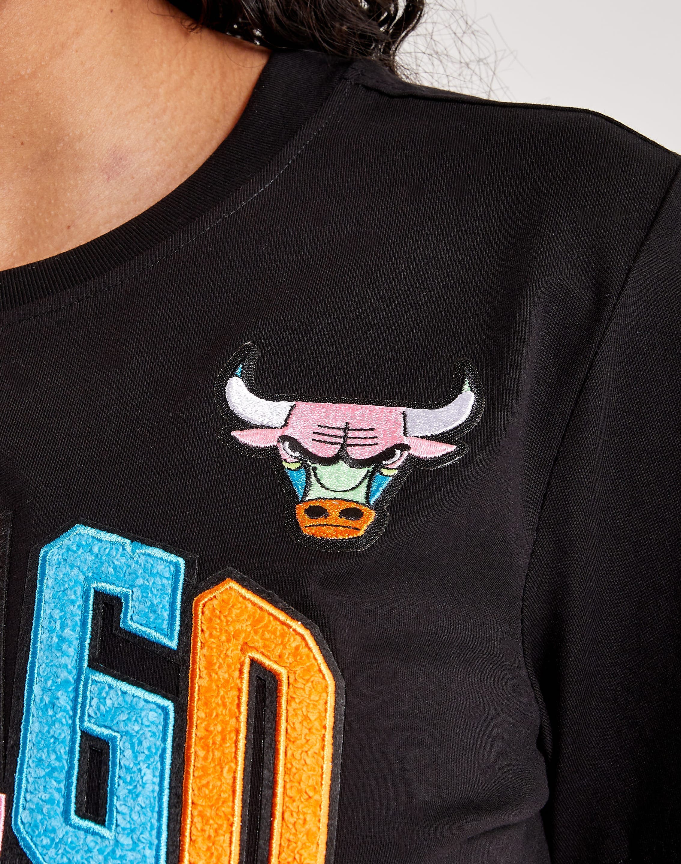 Nike Chicago Bulls V-Neck Tee – DTLR