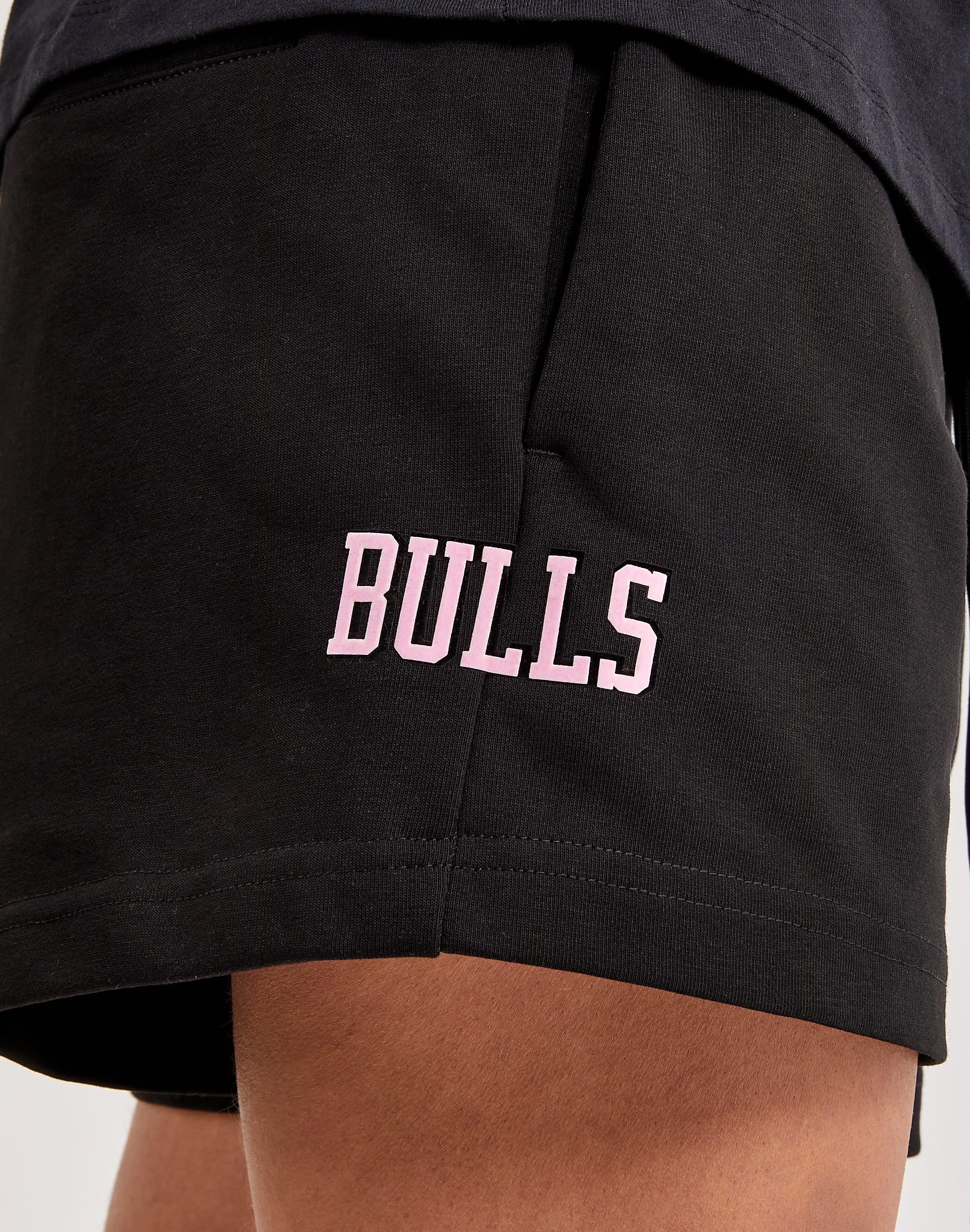 Chicago Bulls Pro Standard Washed Neon Shorts - Black