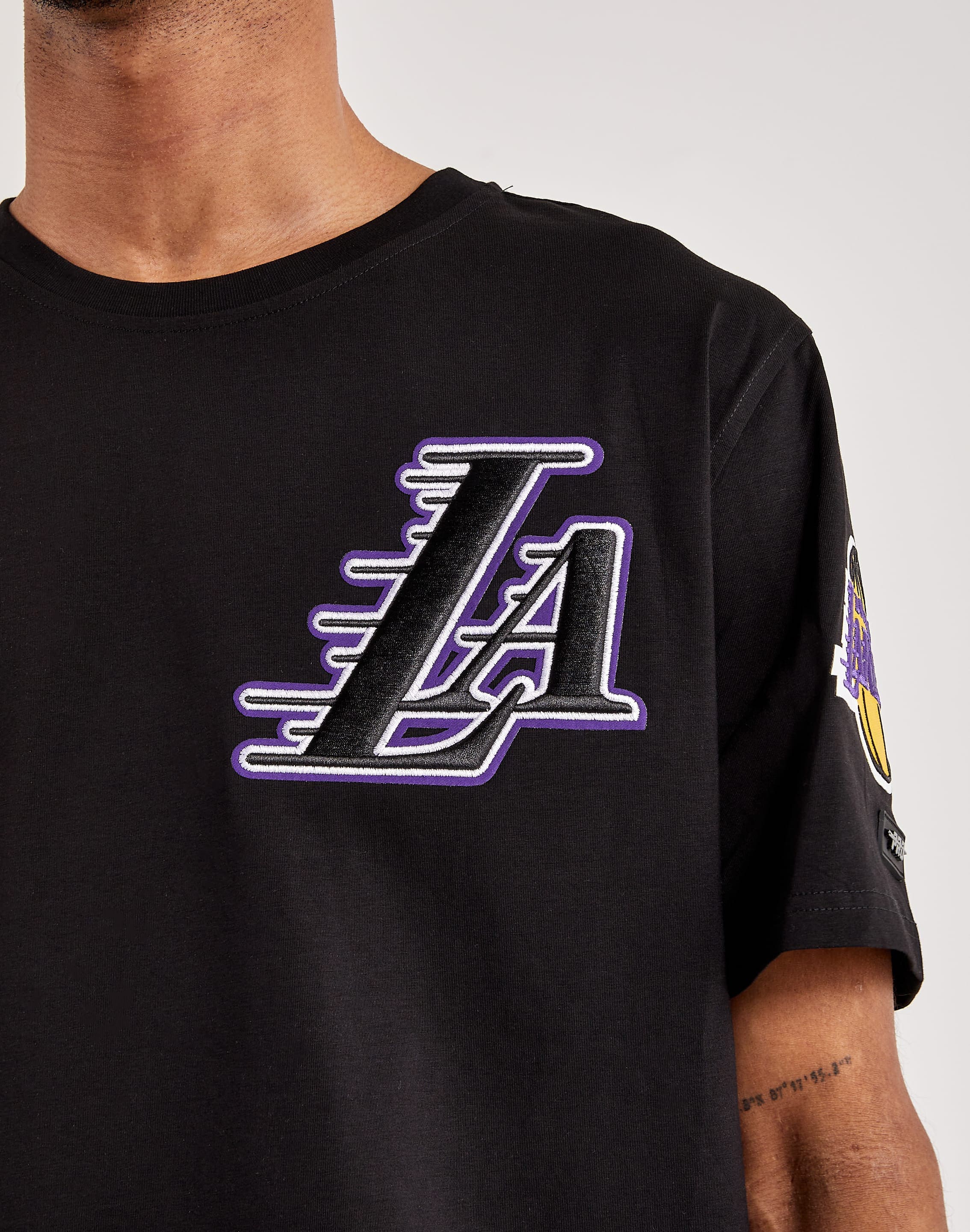 LOS ANGELES LAKERS No. 48 (MED) T-Shirt