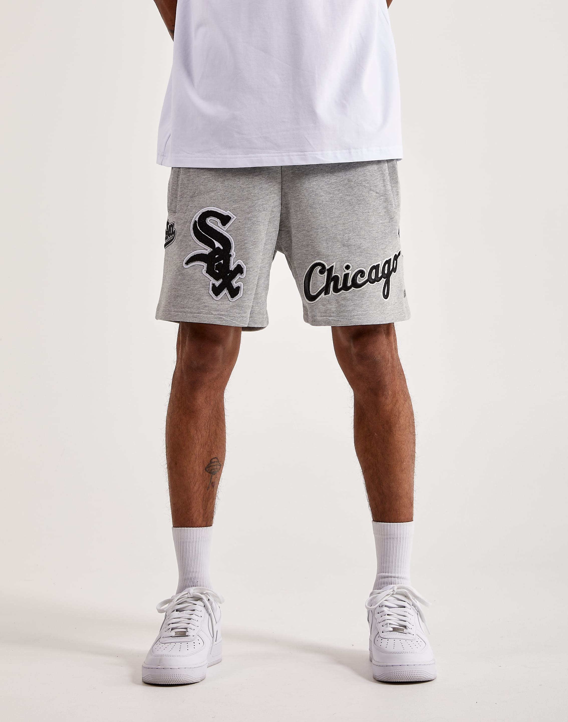 Chicago White Sox New Era Pinstripe Shorts - Black Medium
