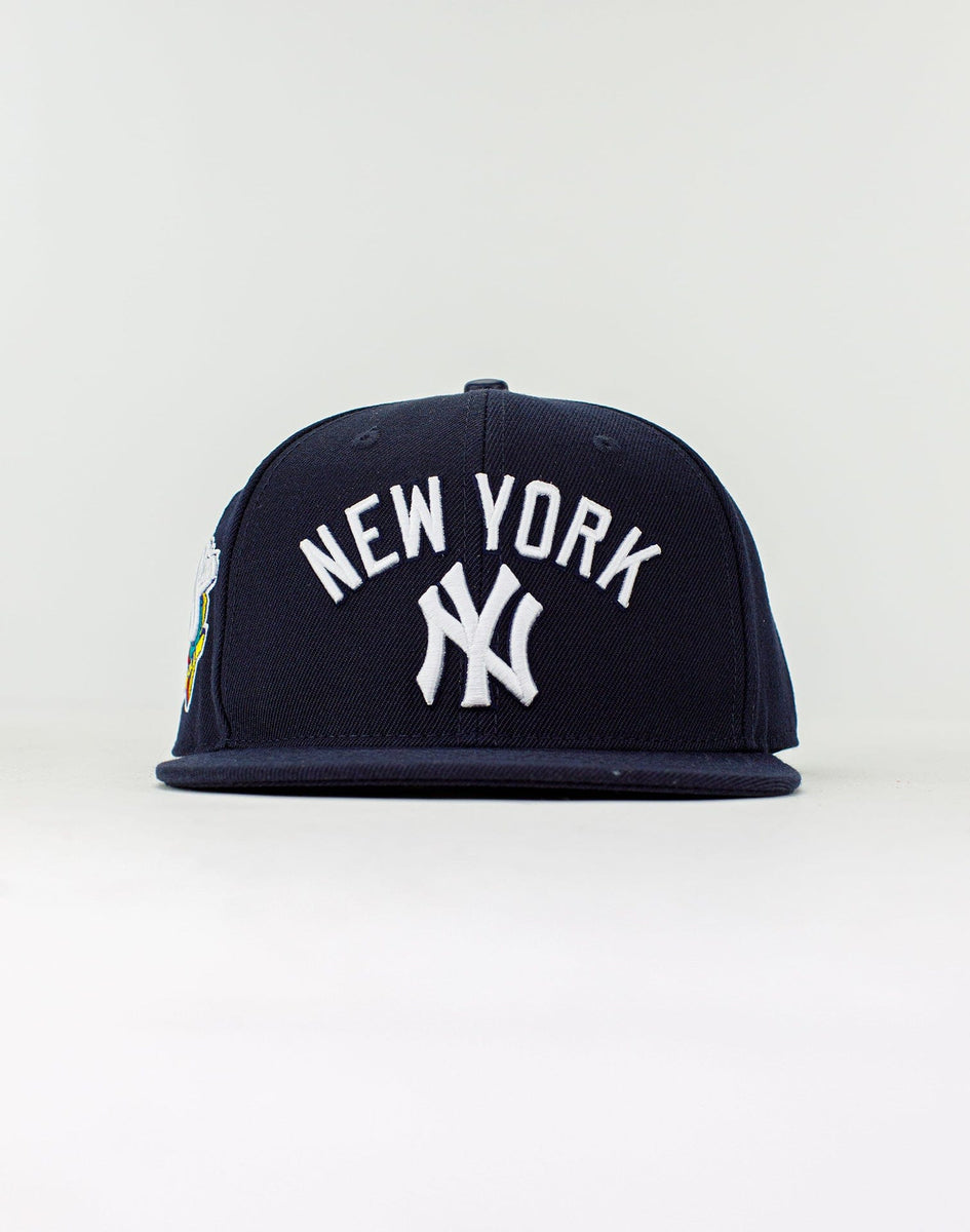 Pro Standard New York Yankees Stacked Logo Snapback – DTLR