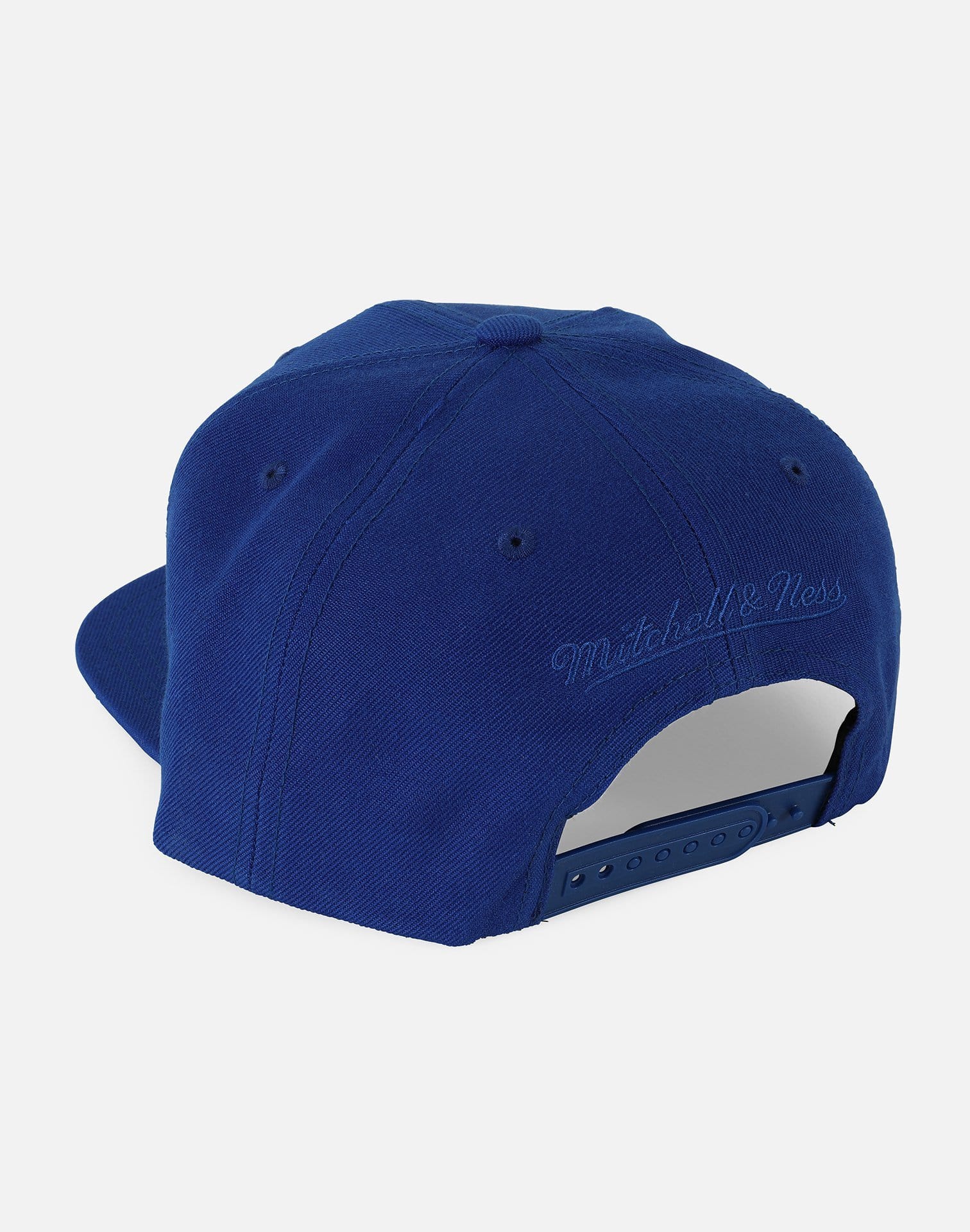 Mitchell and Ness Philadelphia 76ers Side Panel Cropped Snapback