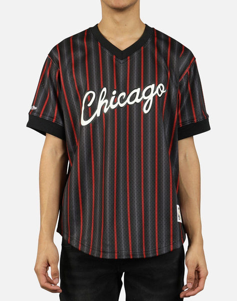 Mitchell & Ness Chicago Bulls mesh v-neck t-shirt in red