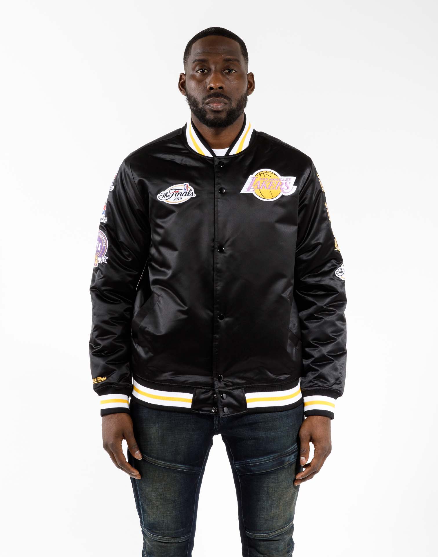 Buy the Mitchell & Ness Men Black Lakers Jacket M NWT