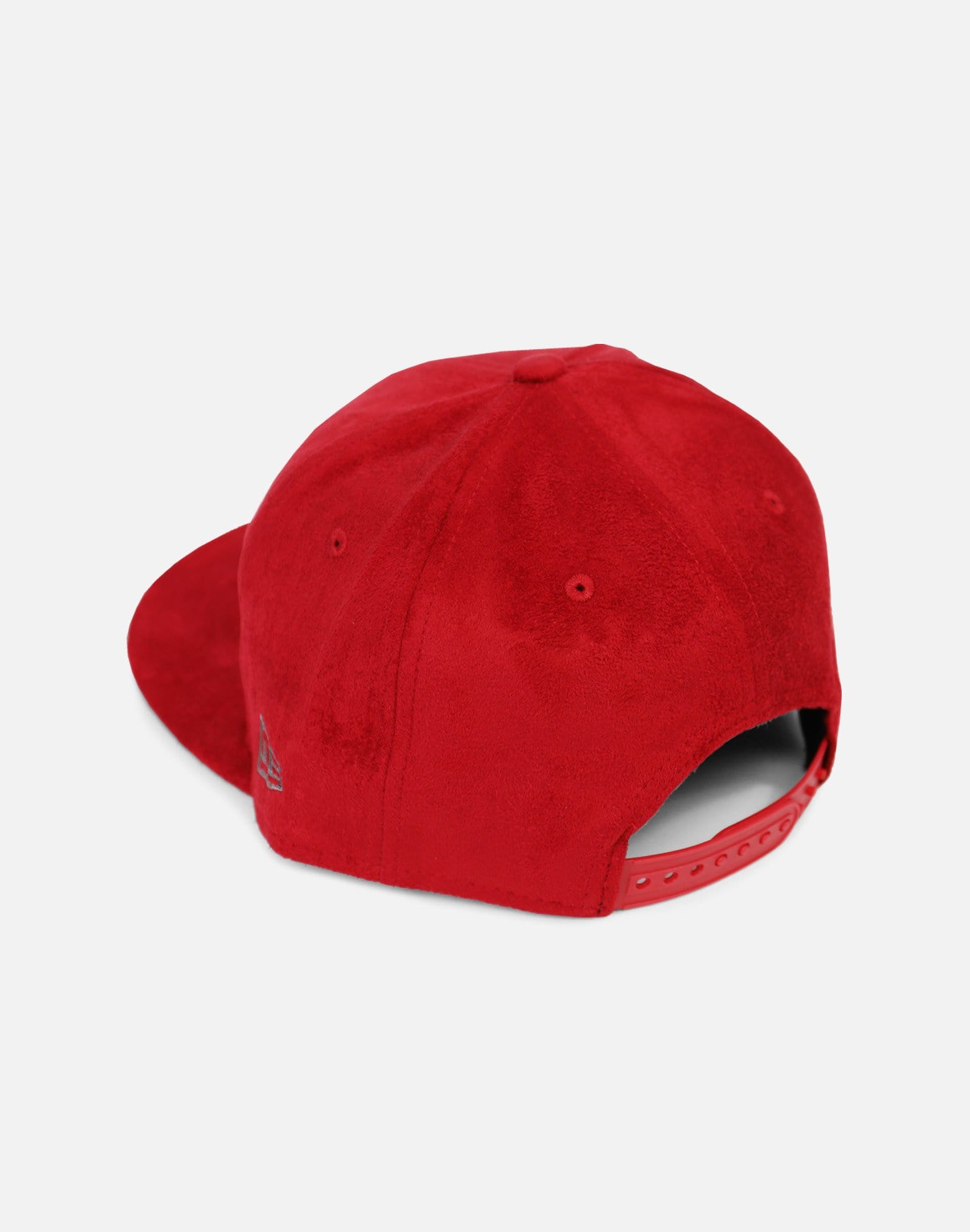 New Era New York Knicks Suede Snapback Hat (Red)